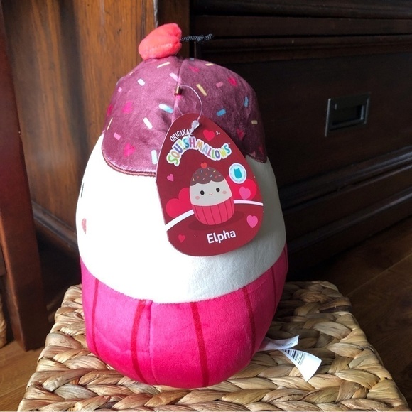 Squishmallows Elpha the Valintine's Day Cupcake (first to market) 8" - Picture 2 of 7